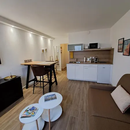 アパート - Front De